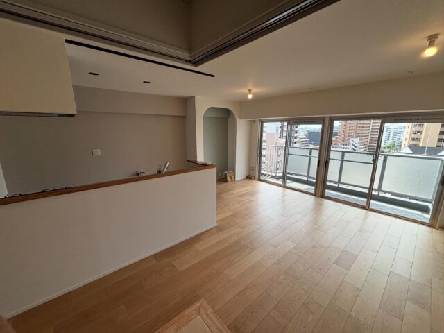 こちらは豊中市のO様邸😆
クロスだけでなくキッチン、洗面、お風呂も新調！！
めちゃくちゃオシャレです👌